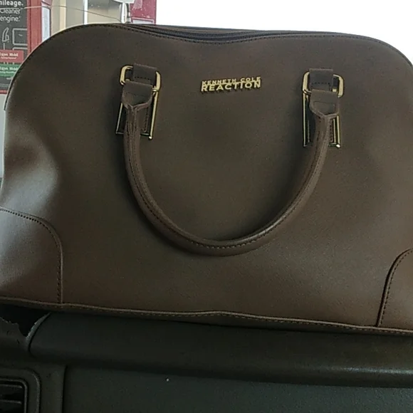 Kenneth Cole Reaction Leather Purse - Picture 2 of 4